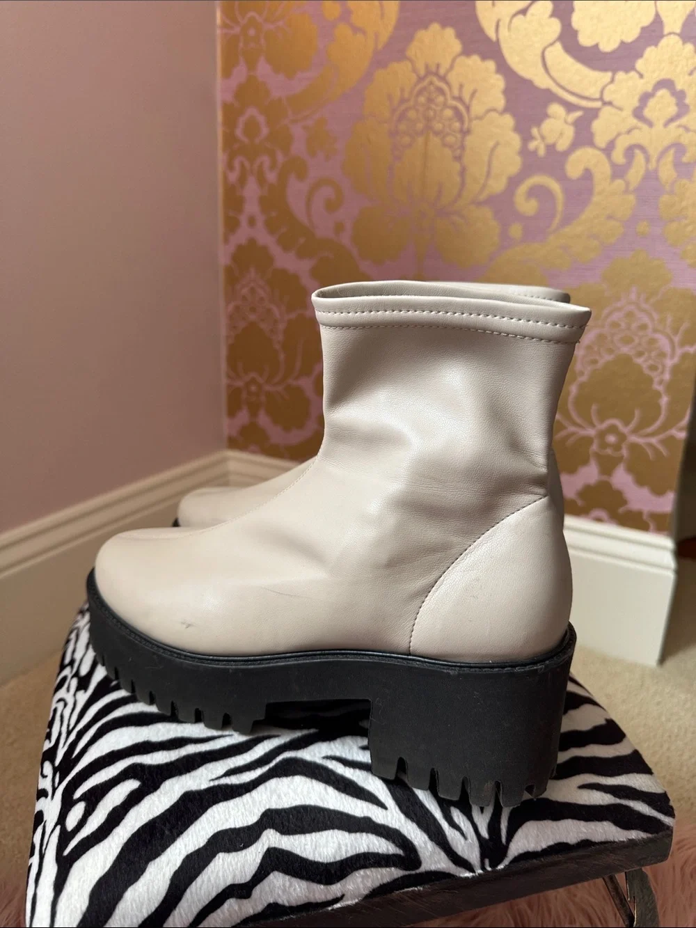 Frame Denim Cream/Gray Platform Ankle Boots with Chunky Black Sole size 9